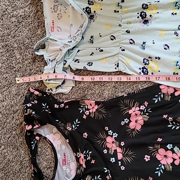 2 EPIC THREADS STRETCHY FLORAL DRESSES - Picture 6 of 9